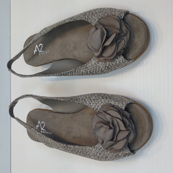 A2 Aerosoles Atmosphere Gray Gold Weave Open Toe Slingback Flower Detail Wedges - Picture 3 of 13